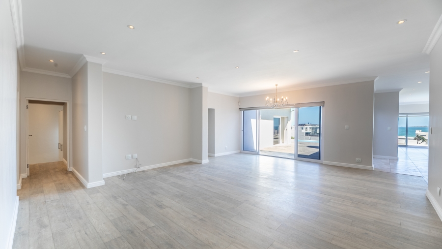 To Let 4 Bedroom Property for Rent in Bloubergstrand Western Cape
